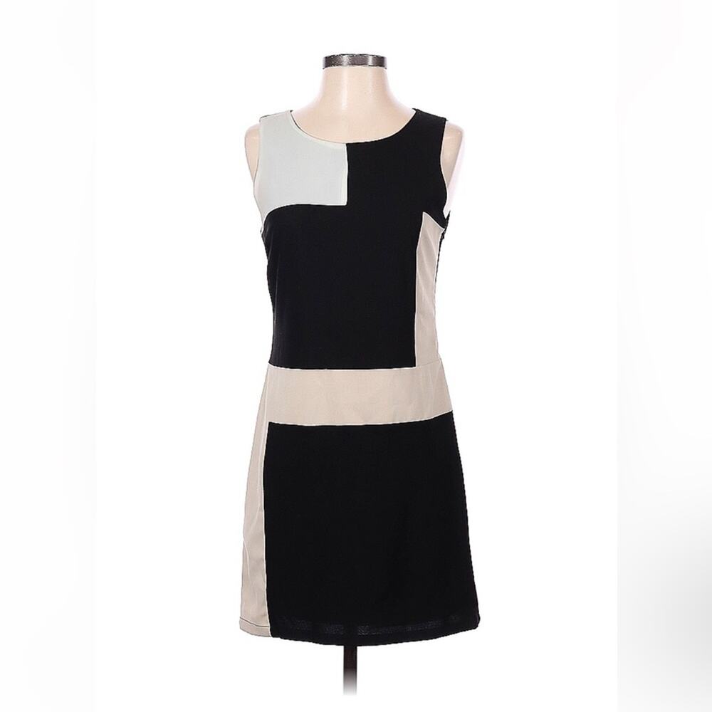 C Luce geometric print sheath dress in cream and black, size small